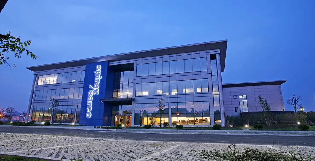 建（jiàn）築（zhù）幕牆顏值擔當——天豐保溫（wēn）裝飾一體化幕牆板係統