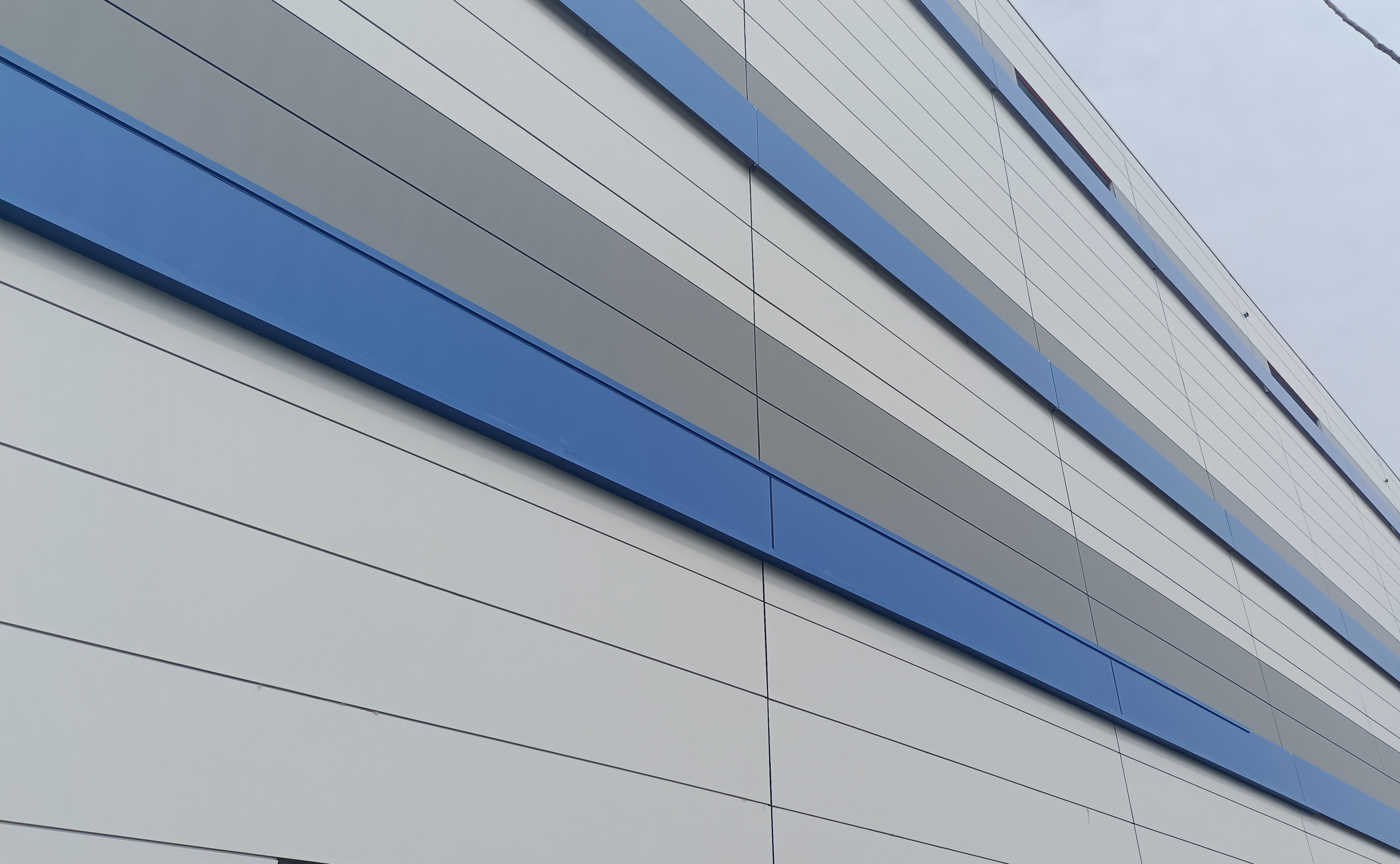 91麻豆国产福利品精金屬幕牆板（bǎn） 建築界的藝術大師